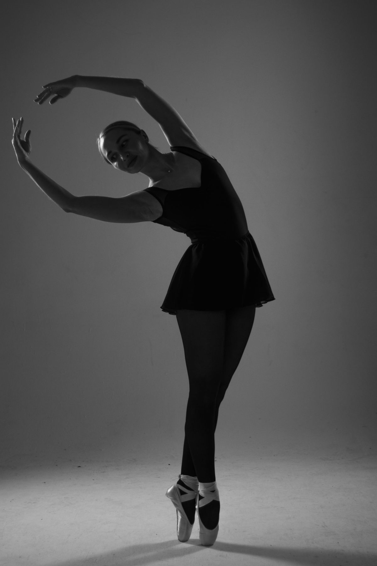 Original photo of a ballet dancer en pointe